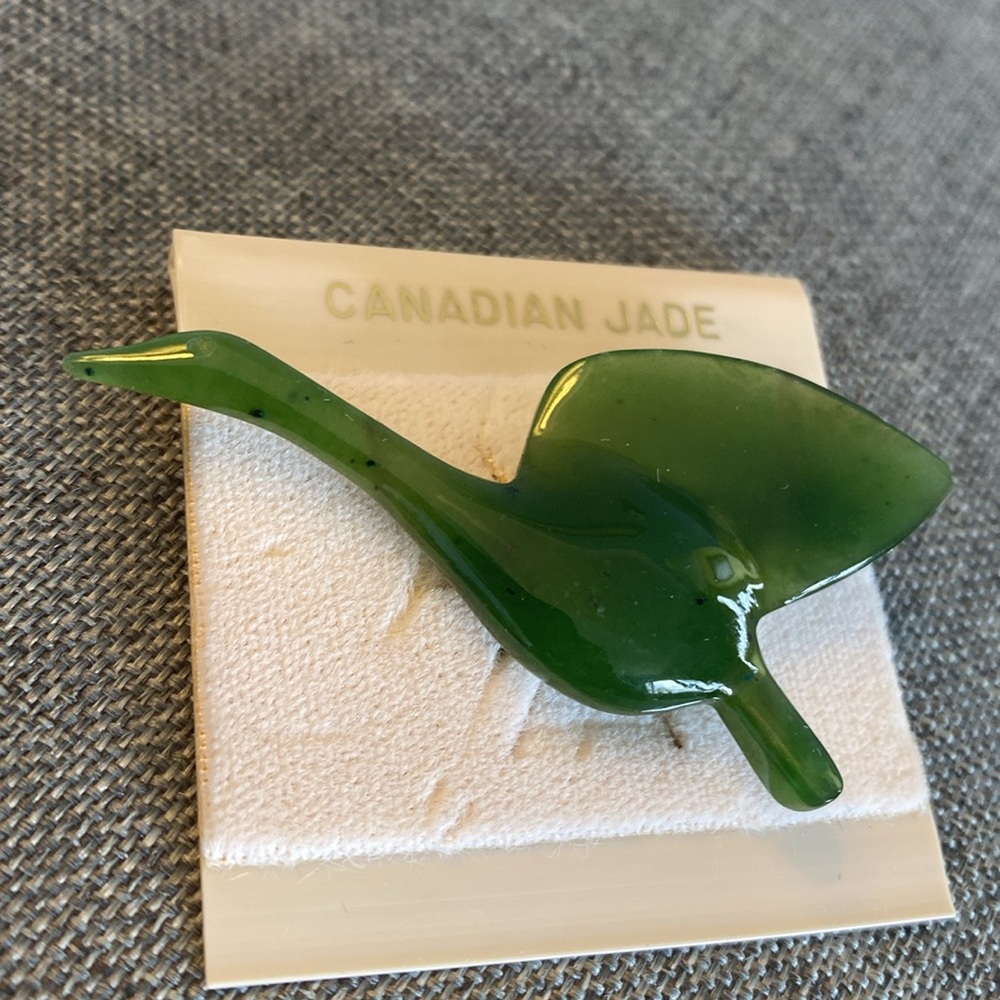 Vintage Canadian Jade Canada Goose Brooch - Picture 3 of 4